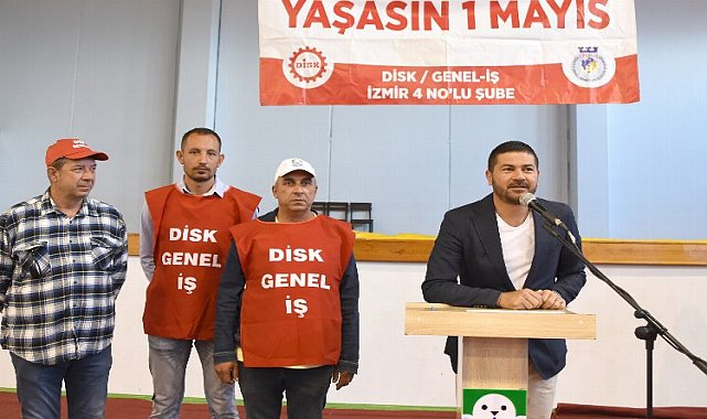 İzmir Foça&#039;da belediye çalışanları 1 Mayıs&#039;ı kutladı