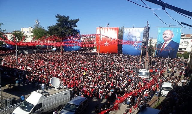 Miting alanı doldu yollar kapatıldı