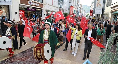 Ordu sokaklarında İstanbul'un Fethi coşkusu