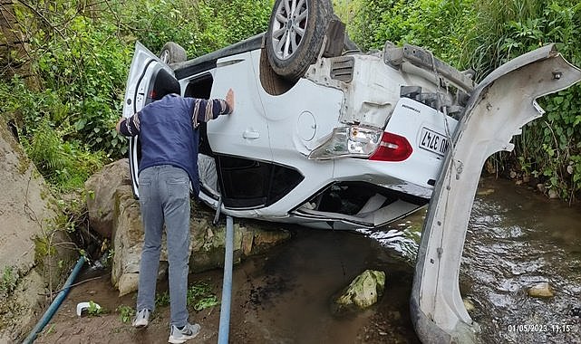 Otomobil köprüden düştü; baba oğul yaralandı