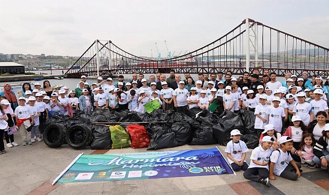 Bandırma'da derinlemesine kıyı temizliği... 1 saatte 780 kilogram atık çıktı