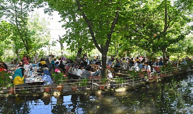 İzmir Karabağlar'da yılın yorgunluğunu attılar