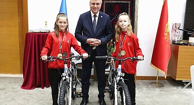 Sakaryalı Balkan şampiyonlarına bisiklet hediyesi