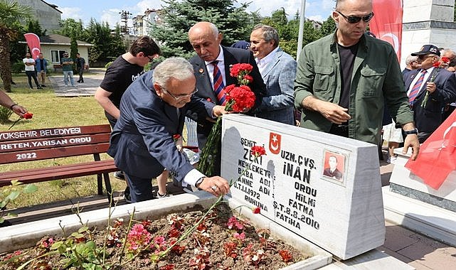 Şehitlikte duygulandıran tören