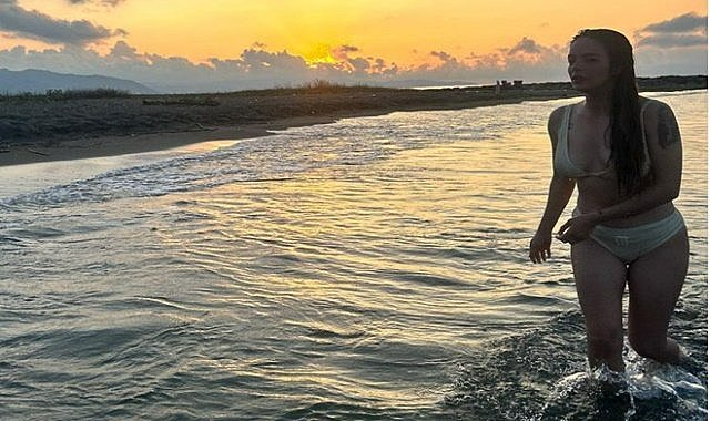 Vermem Seni Ellere&#039;nin Zeliş&#039;i Ordu&#039;da denize girdi