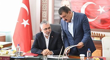 Bakan Işıkhan Malatya'da... Kayısı çiftçilerinin sorunları iletildi