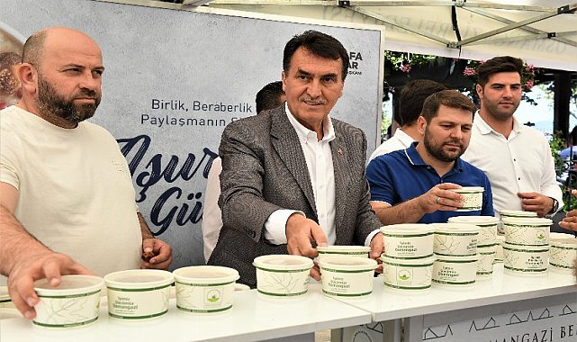 Başkan Dündar ikramı kendisi yaptı