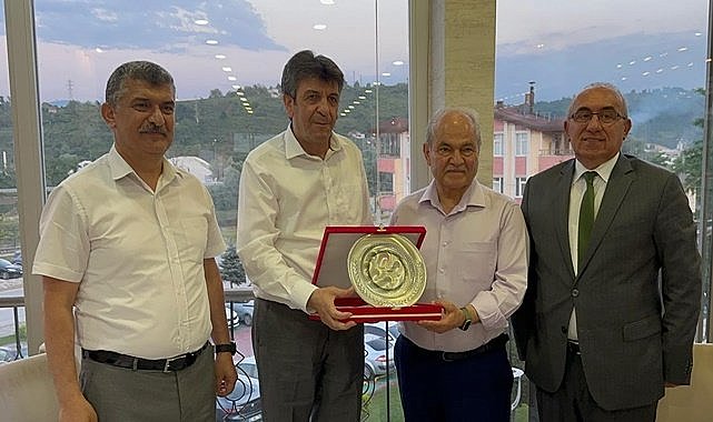 Emekli Okul Müdürlerine  veda plaketi