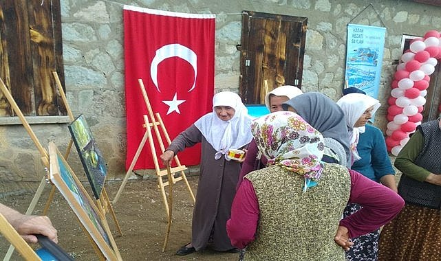 Fiskobirlik işçisi köyde resim sergisi açtı