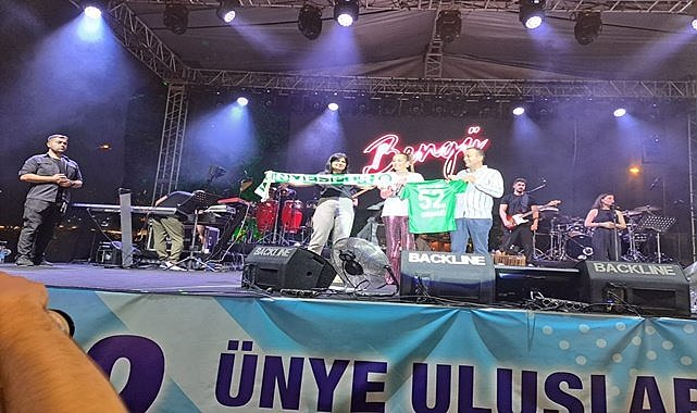 Sanatçı Bengü  Ordulu gazetecileri kızdırdı!