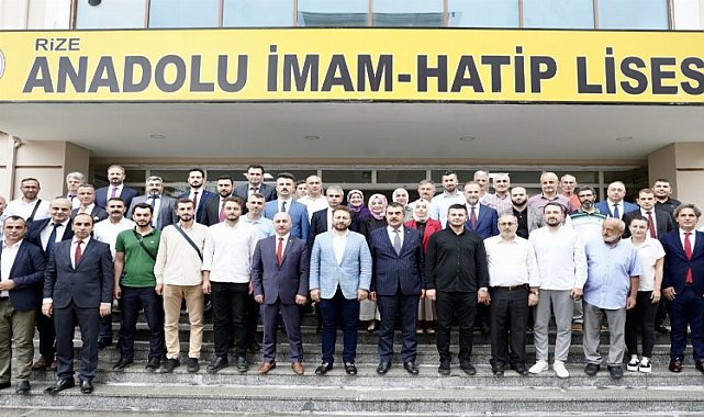Bakan Tekin&#039;den mezun olduğu liseye ziyaret