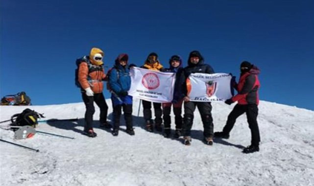 Bursa İnegöllü dağcılar Ağrı&#039;ya tırmandı