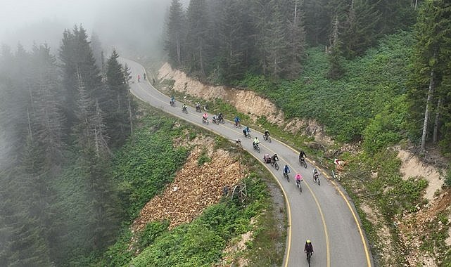 Ordu'da bisikletçiler renkli görüntüler oluşturdu