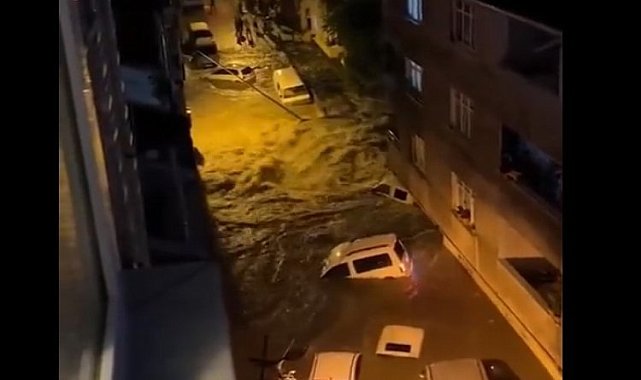 İstanbul&#039;u sağanak vurdu: 2 ölü!
