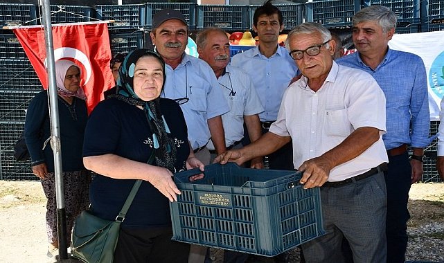 Manisa Büyükşehir’den Selendili üreticilerine kasa desteği