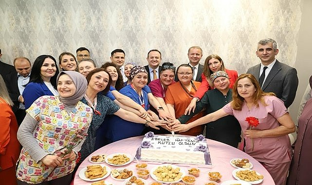 Ordulu Ebeler Ebeler Haftası&#039;nı pasta keserek kutladı