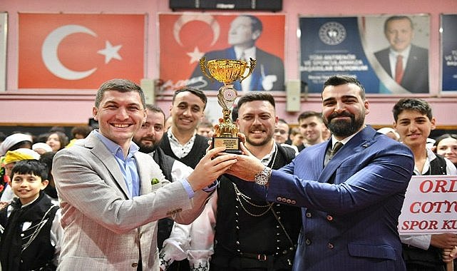 Ulaş Başkan göreve başladıktan sonra ilk kupasını verdi