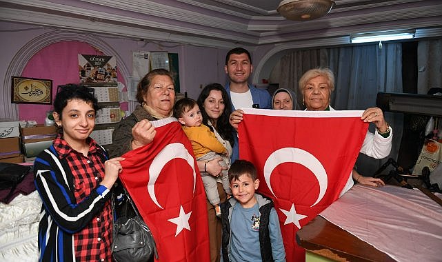Altınordu&#039;da esnaflara 1919 adet Türk Bayrağı dağıtıldı