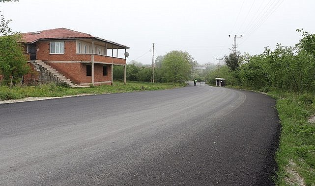 Ordu&#039;da 3 ilçede 10 mahalleyi birbirine bağlayan yola sıcak asfalt