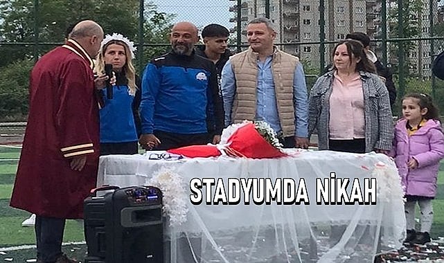 Ordu&#039;da Ezgi ile Hakan&#039;ın nikahı stadyumda kıyıldı