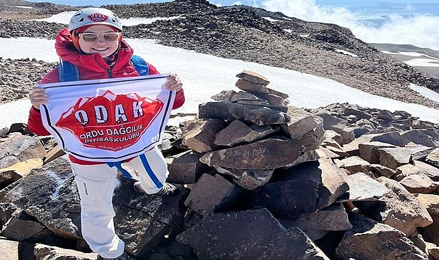 Ordulu İrem Çelenk, Türkiye&#039;nin zirvesine tırmandı, Ordu&#039;nun flamasını dikti