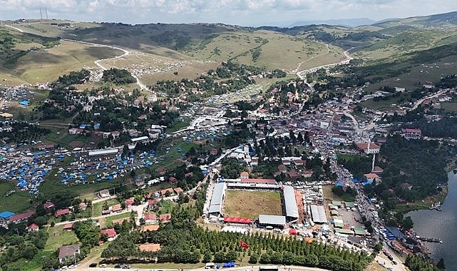 Perşembe Festivaline bir günde 100 bin kişi katıldı