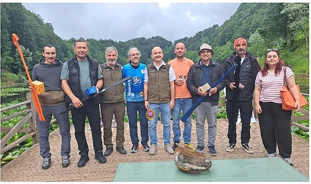 Ulugöl&#039;ün en büyük balığını yakaladı, büyük ödülü aldı