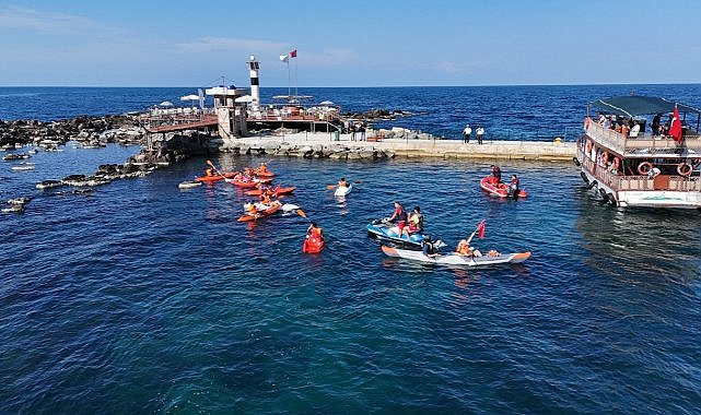 Ordu&#039;da 30 Ağustos Coşkusu; Kanolar Denizle Buluştu