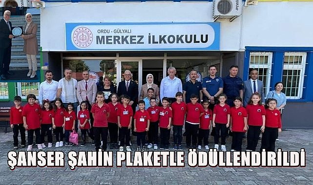Şanser Şahin&#039;e Eğitime Katkılarından Dolayı Plaket