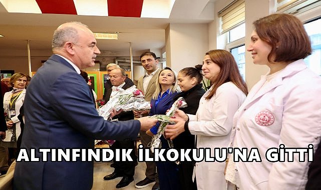 Vali Erol, Altınfındık İlkokulu&#039;nda Öğretmenlere Çiçek Verdi