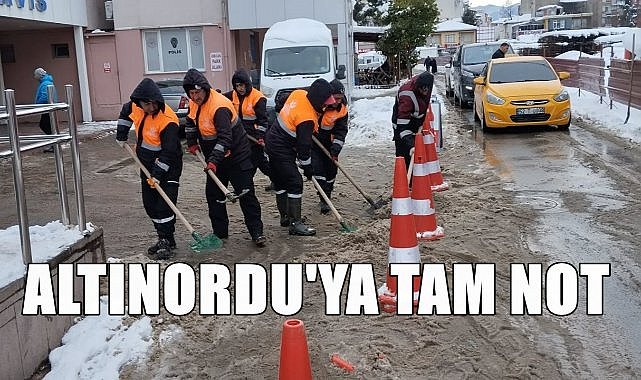 Altınordu Belediye Ekiplerinin Karla Mücadelesi Takdir Topladı