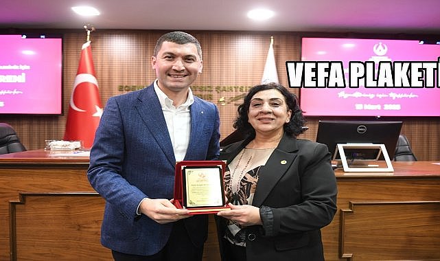 Altınordu Belediye Başkanı Ulaş Tepe, Emekli Olan Personele Plaket Verdi