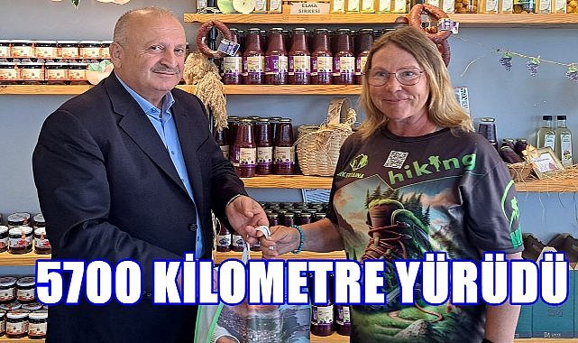 Avrupa&#039;dan Yürüyerek Gelen Hikel Taine Ünye Kalesi&#039;ne Hayran Kaldı