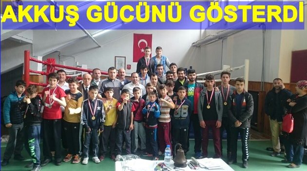 AKKUŞ BELEDİYE BOKSTA MADALYALARI TOPLADI