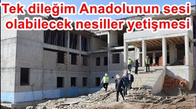 BAŞKAN ANNESİNİN ADINA YAPTIRDIĞI OKULU GEZDİ