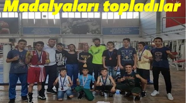 BOKSÖRLERİMİZ MADALYALARI  TOPLADI