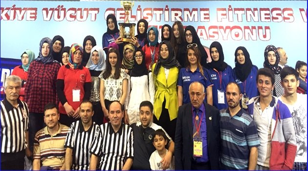 GENÇ KIZLARIN BİLEĞİNİ BÜKEN OLMADI