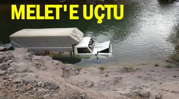 KAMYONET SUYA GÖMÜLDÜ