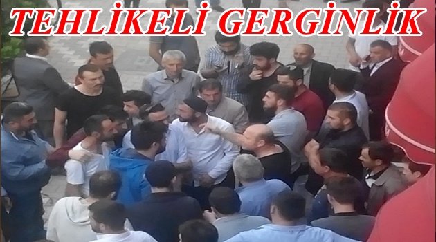 KARŞI GÖRÜŞLÜ ÖĞRENCİLER KARŞI KARŞIYA GELDİ