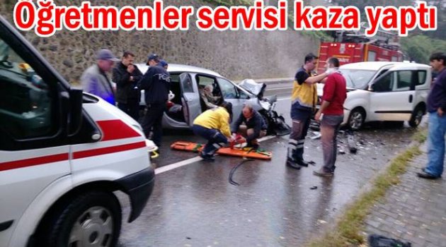 ÖĞRETMENLER KAZA YAPTI 4 YARALI