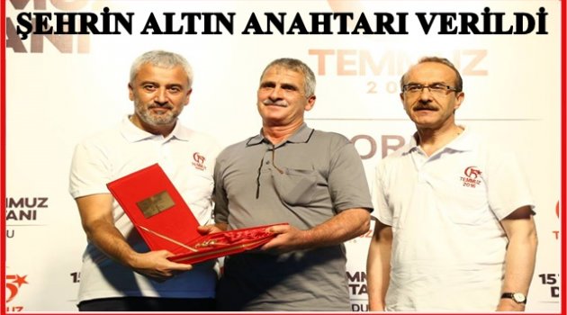 ŞEHRİN ALTIN ANAHTARI ŞEHİT BABASINA VERİLDİ