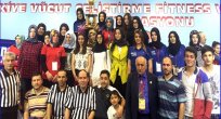 GENÇ KIZLARIN BİLEĞİNİ BÜKEN OLMADI
