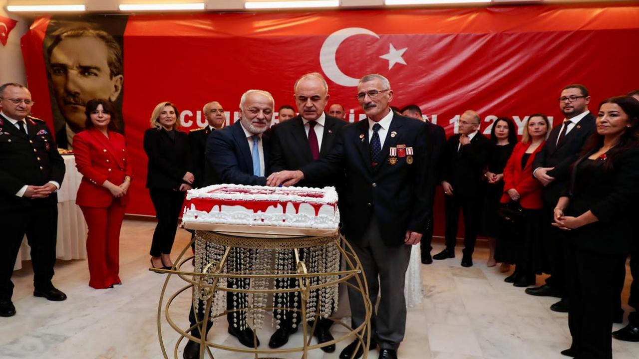 Cumhuriyet Coşkusu Ordu’da Resepsiyonla Taçlandı