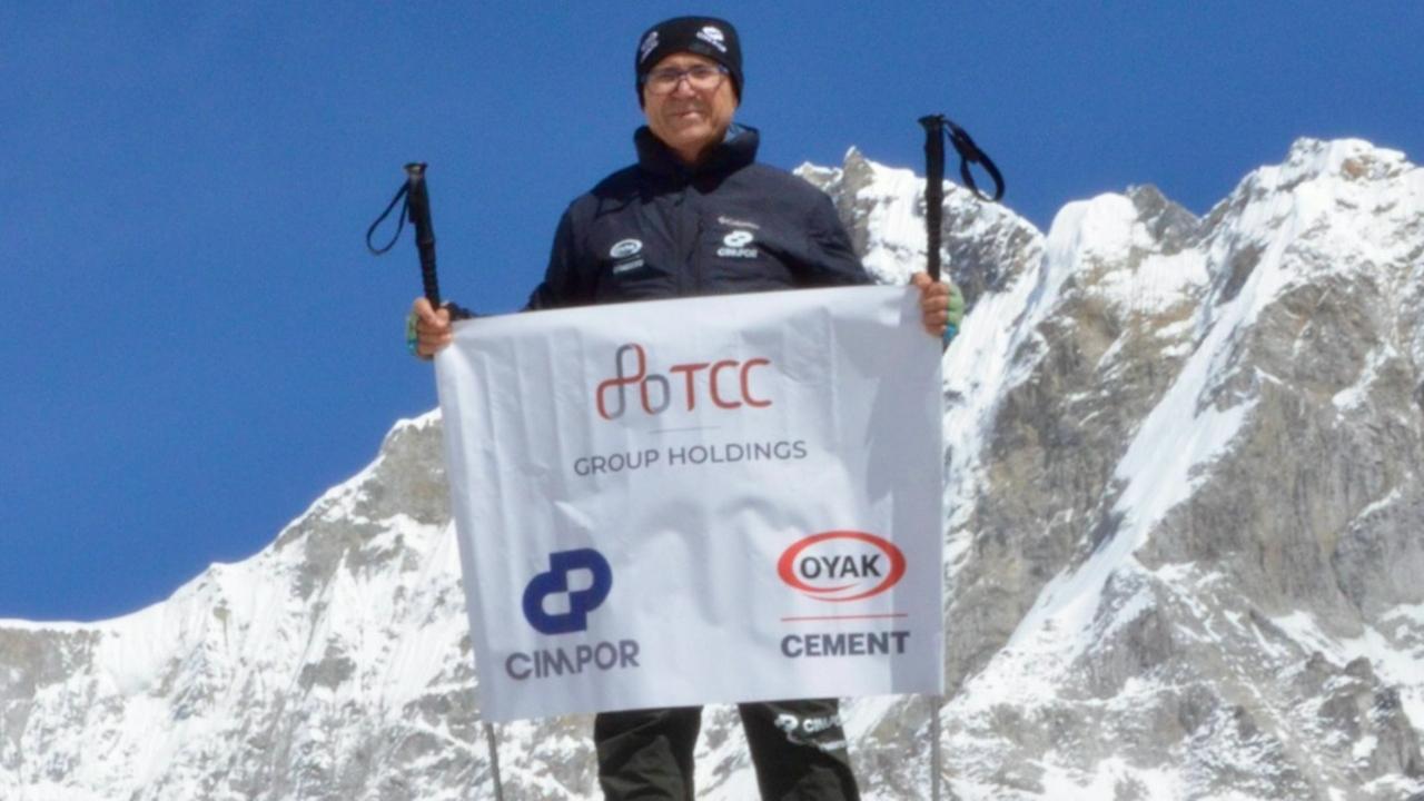 OYAK Çimento’nun Adana Direktörü Mustafa Turan, Everest Base Camp’e Tırmandı