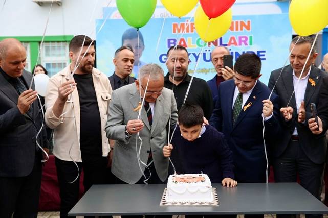 Küçük Mirza’nın Lösemiyi Yenme Sevinci Gökyüzüne Taşındı