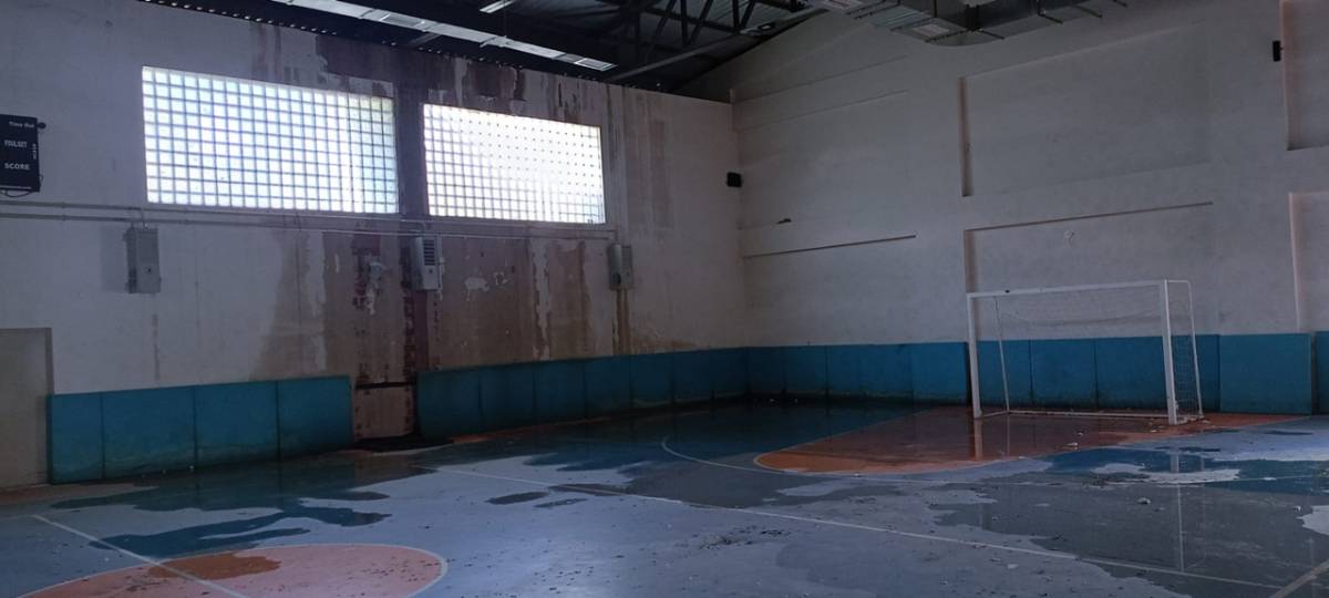 Perşembe'de Spor Salonu Dökülüyor; Faaliyetlere Kapatıldı!