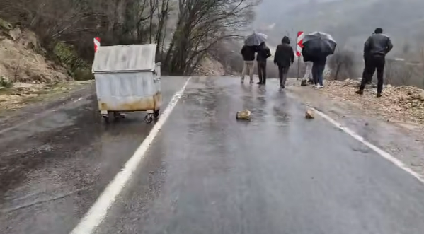 Ordu'da Yol Çöktü, Tedbir Alınmadı, Otomobil Uçuruma Yuvarlandı