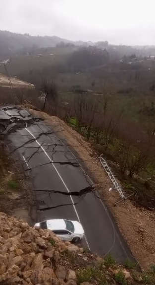 Ordu'da Yol Çöktü, Tedbir Alınmadı, Otomobil Uçuruma Yuvarlandı
