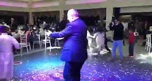 Cemal Enginyurt sünnet düğününde pistte stres attı.